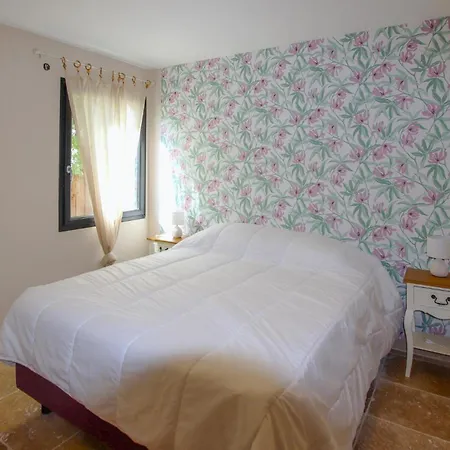 Cozy In La Rousse With Private Swimming Pool, Be Inside Or Outside
