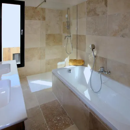 Holiday home Cozy In La Rousse With Private Swimming Pool, Be Inside Or Outside Suze-la-Rousse