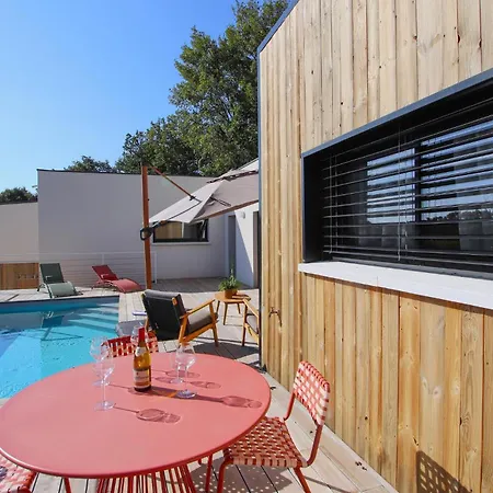 Cozy In La Rousse With Private Swimming Pool, Be Inside Or Outside Holiday home